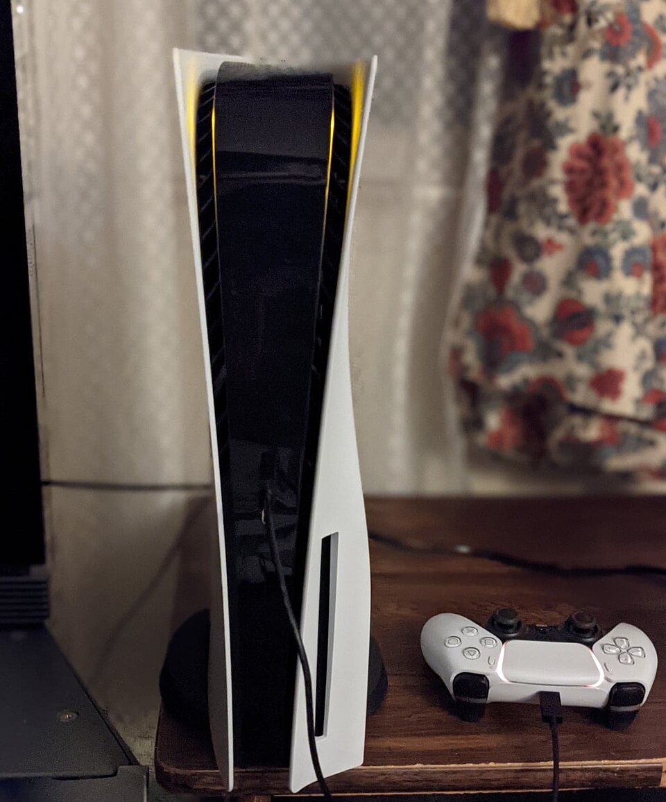PlayStation 5 Slim + 4 игри — Велес